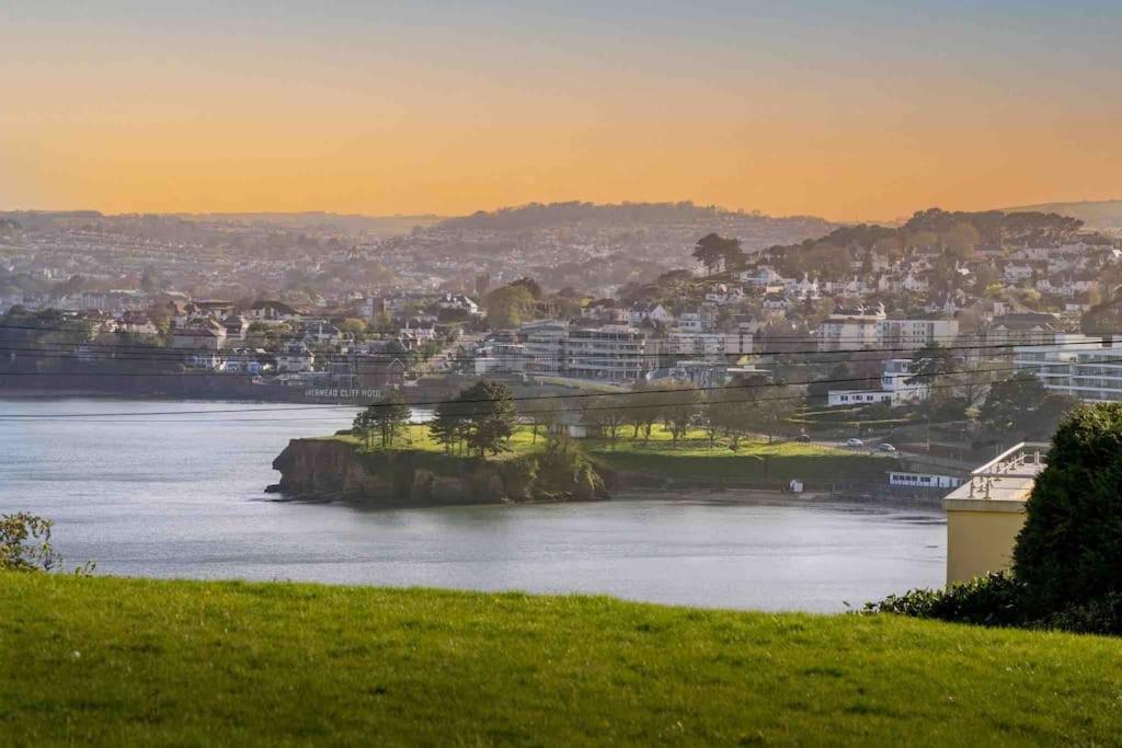 Ground Floor Sea View Private Terrace Apartment *